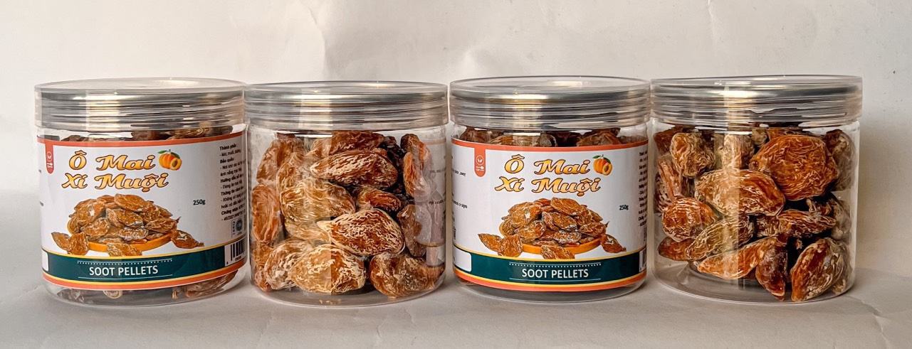 Tết này shop em có bán thêm đồ ăn vặt nha khách có đầy đủ các món luôn ạ
