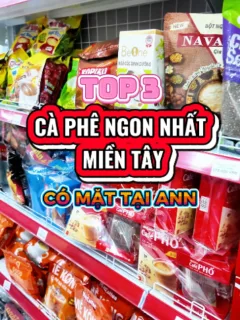 TOP 3 GU CÀ PHÊ HÒA TAN ĐƯỢC DÂN MIỀN TÂY "CƯNG" NHẤT đang có mặt tại Kho sỉ ANN🥰 Cùng điểm danh 3 cái tên "khét tiếng" nhất dưới quê mình nha: TOP 3 - G7 (Trung Nguyên): Khỏi bàn về độ đậm đà, thơm bá cháy mà vị béo sữa lại rất vừa vặn. Dòng này đô ai mạnh uống vô là tỉnh táo làm việc liền, hơi kén người uống chút nhưng đã ghiền là dính! TOP 2 - Café PHỐ (MacCoffee): Chân ái của mấy nấy thích gu béo đậm. Mùi thơm đặc trưng riêng biệt, cứ pha xong đập thêm miếng đá nhuyễn nữa là... tới công chuyện liền! TOP 1 - Vinacafé (Gold Original): Cái tên huyền thoại "cha truyền con nối" từ thời ông bà, tía má tới tụi mình luôn. Ai uống không quen thì thấy hơi khét, chứ ai đã "đạo" rồi là nghiện chính cái mùi khét đặc trưng này đó nghen! 🌟 BIỂN CẢNH BÁO: Clip này còn có sự xuất hiện của "trùm cuối" – cái tên mà 99% nhà miền Tây dùng để đãi khách vì độ thơm nức và béo sữa dữ thần. 👉 Nhà mấy chế đang là "đạo" của dòng nào trong top này? Hay tui còn sót cái tên nhức nách nào dưới quê mình không? Thả nhẹ cái bình luận phân tài cao thấp coi đâu mới là "Vua cà phê miền Tây" đi nè! 👇 🛒 Hàng luôn sẵn kệ tại Kho sỉ ANN với giá cực ưu đãi. 📍Bấm vào link trên tiểu sử để biết thêm thông tin ưu đãi về các sản phẩm tại Kho sỉ ANN nha. #khosiann #fypp #viral #fypシ゚viral🖤tiktok #quan12 #xuhuong #Trending #sale #LearnOnTikTok #mientay #top