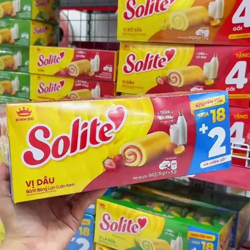 Bánh Solite Vị Dâu - Bánh Bông Lan Cuộn Kem Vị Dâu Solite 360g (18+2)