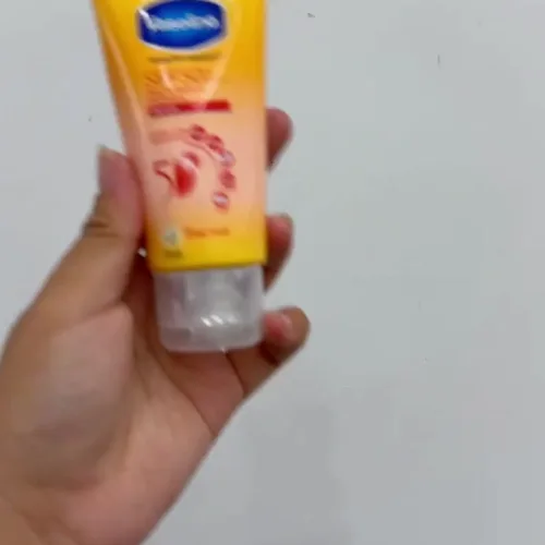 Sữa Dưỡng Thể Vaseline Healthy Bright Spf 50+ Daily Protection Brightening Serum Mini 70ml (Hàng Nhập Khẩu Có Tem Phụ)