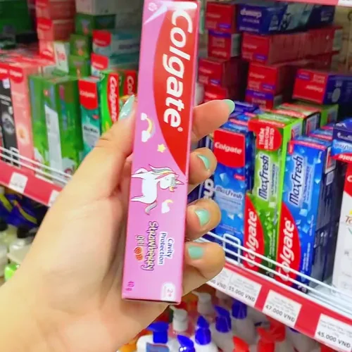 Kem Đánh Răng Colgate Ngừa Sâu Răng Em Bé 2+ Tuổi Hương Dâu 40g - Màu Hồng
