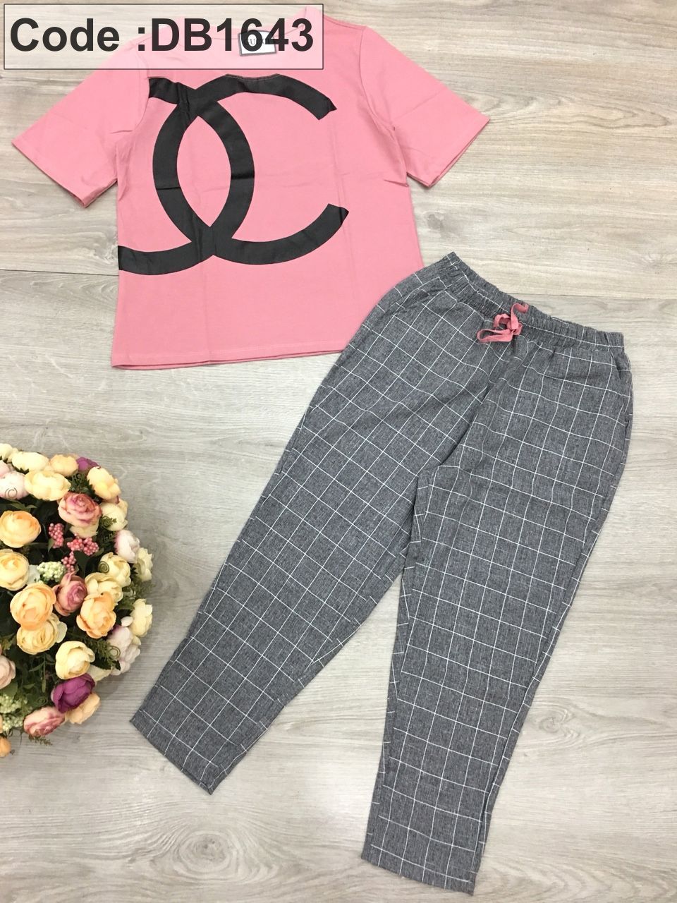 Bộ quần lỡ kaki phối áo thun logo X