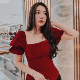 Áo tay phồng màu đỏ nút bọc