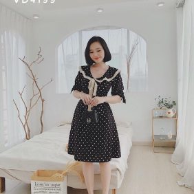 Đầm chấm bi cổ sen viền ren
