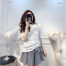 Set áo màu trắng tay ngắn rút dây eo phối chân váy xám