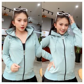 Áo khoác nữ có nón thêu chữ