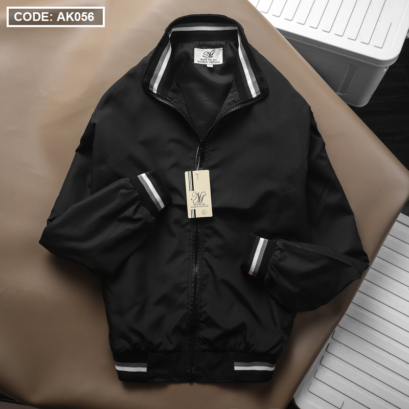 12981-0445474690-z3462364577343-61fdaba0354acc76eeaba9c6139254a2-5.png Áo Khoác Dù Nam 2 Lớp Cổ Trụ Phối Sọc - AK056