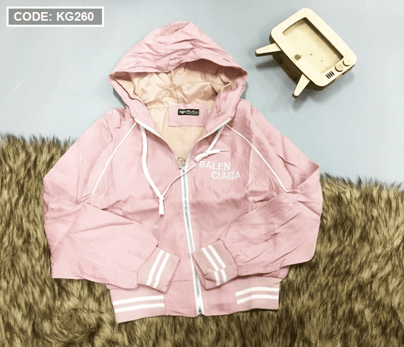 Áo khoác nữ có nón vải kaki thêu chữ trước sau Áo khoác nữ có nón vải kaki thêu chữ trước sau