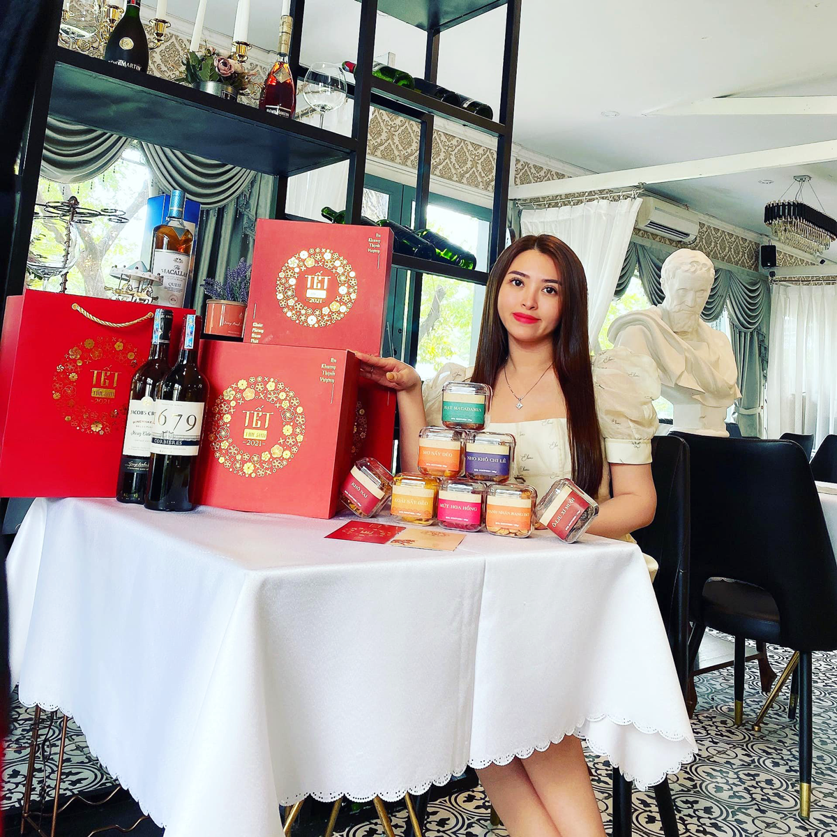 Hộp quà tết TÂN SỬU 2021 - 8 loại mứt thượng hạng siêu xịn Hộp quà tết TÂN SỬU 2021 - 8 loại mứt thượng hạng