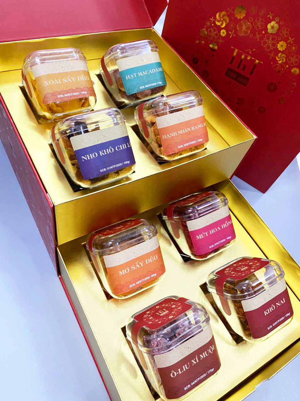 Hộp quà tết TÂN SỬU 2021 - 8 loại mứt thượng hạng siêu xịn Hộp quà tết TÂN SỬU 2021 - 8 loại mứt thượng hạng