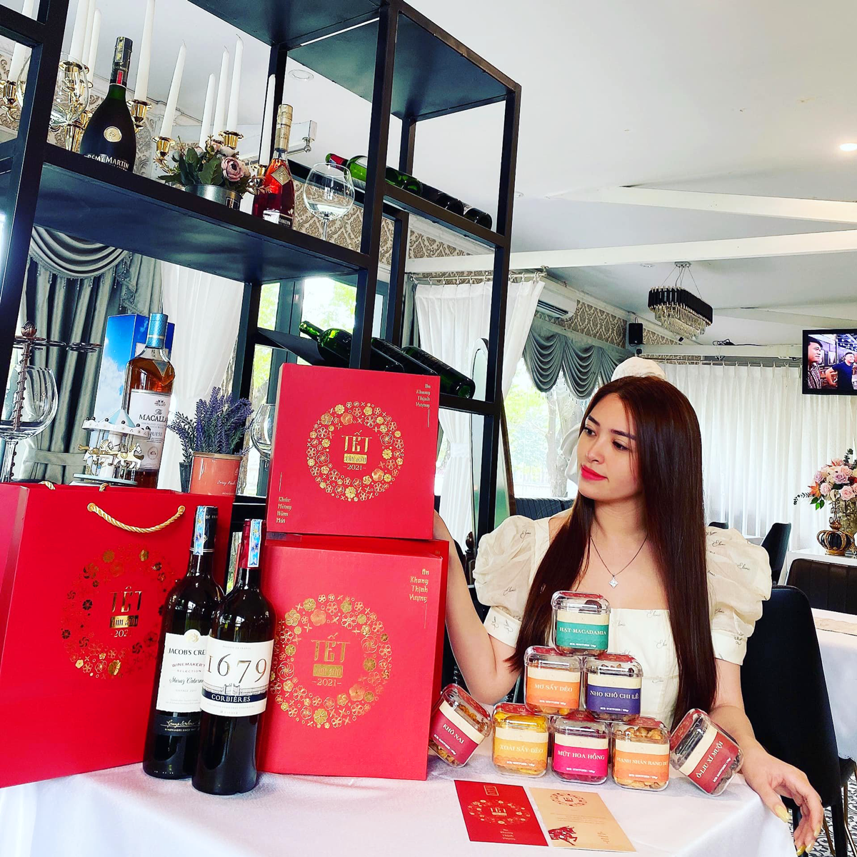 Hộp quà tết TÂN SỬU 2021 - 8 loại mứt thượng hạng siêu xịn Hộp quà tết TÂN SỬU 2021 - 8 loại mứt thượng hạng