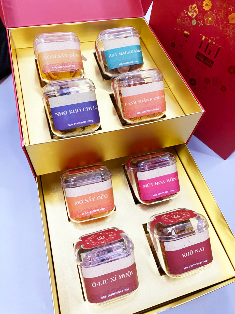 Hộp quà tết TÂN SỬU 2021 - 8 loại mứt thượng hạng siêu xịn Hộp quà tết TÂN SỬU 2021 - 8 loại mứt thượng hạng