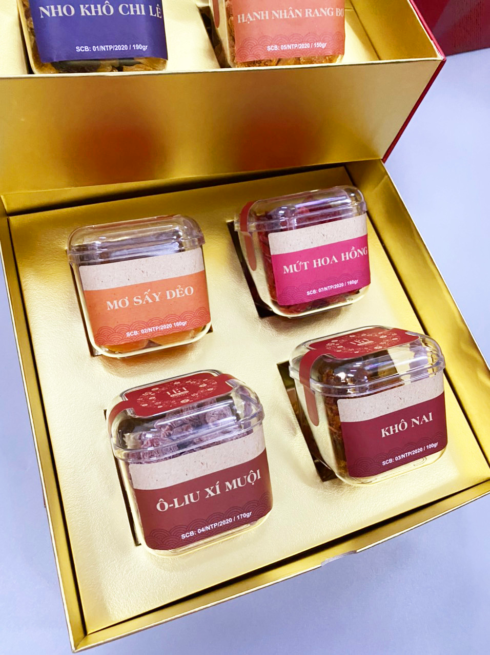 Hộp quà tết TÂN SỬU 2021 - 8 loại mứt thượng hạng siêu xịn Hộp quà tết TÂN SỬU 2021 - 8 loại mứt thượng hạng