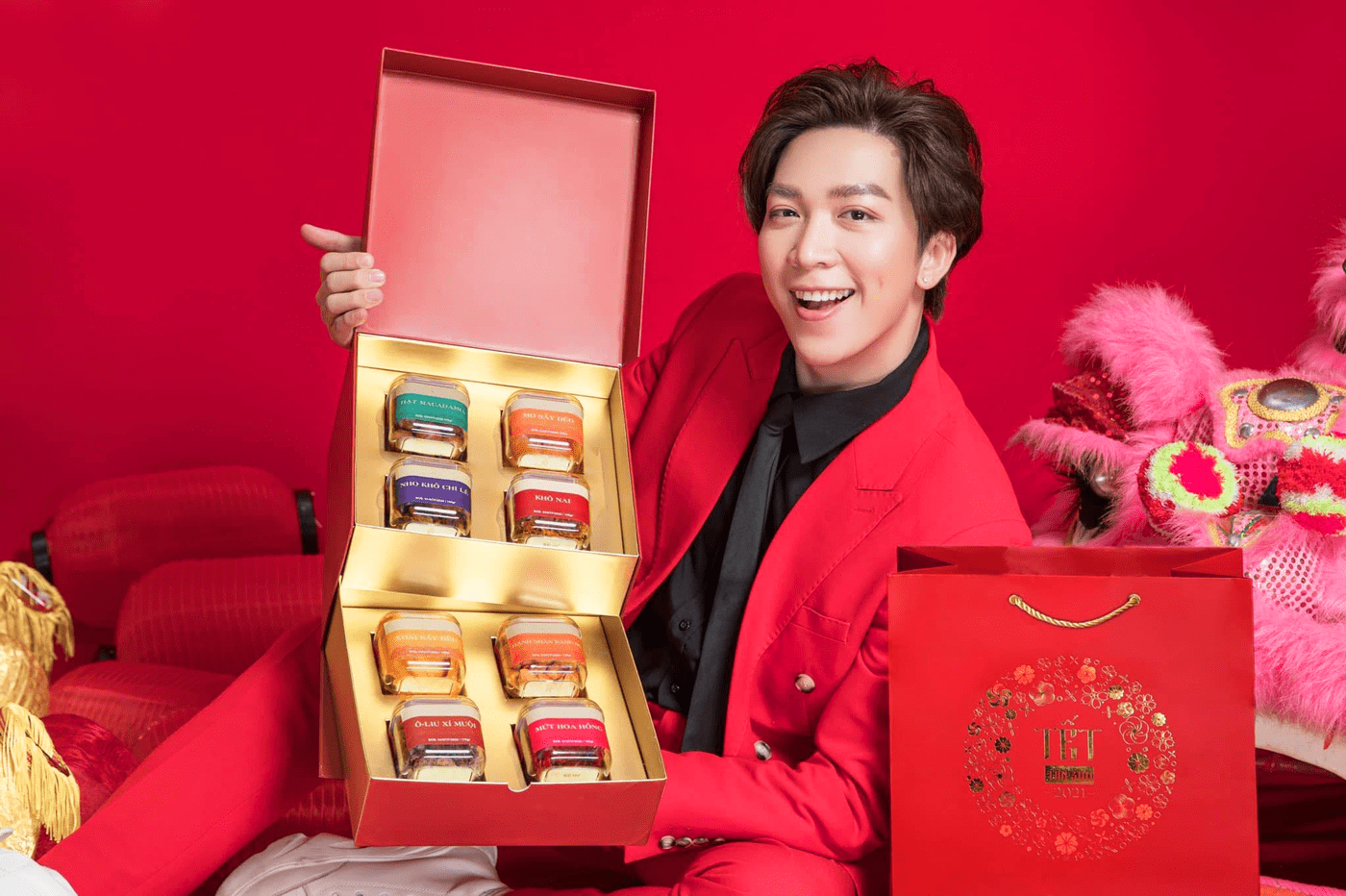 Hộp quà tết TÂN SỬU 2021 - 8 loại mứt thượng hạng siêu xịn Hộp quà tết TÂN SỬU 2021 - 8 loại mứt thượng hạng