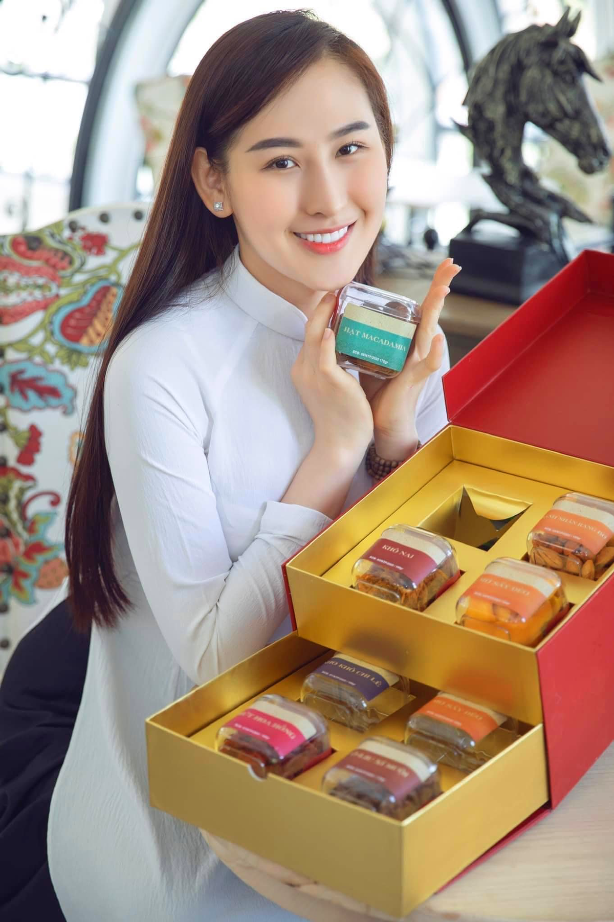 Hộp quà tết TÂN SỬU 2021 - 8 loại mứt thượng hạng siêu xịn Hộp quà tết TÂN SỬU 2021 - 8 loại mứt thượng hạng