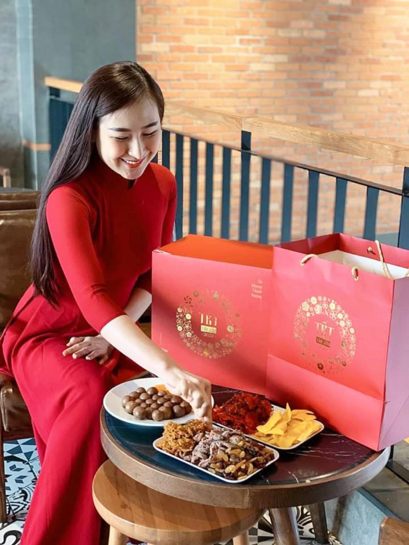 Hộp quà tết TÂN SỬU 2021 - 8 loại mứt thượng hạng siêu xịn Hộp quà tết TÂN SỬU 2021 - 8 loại mứt thượng hạng