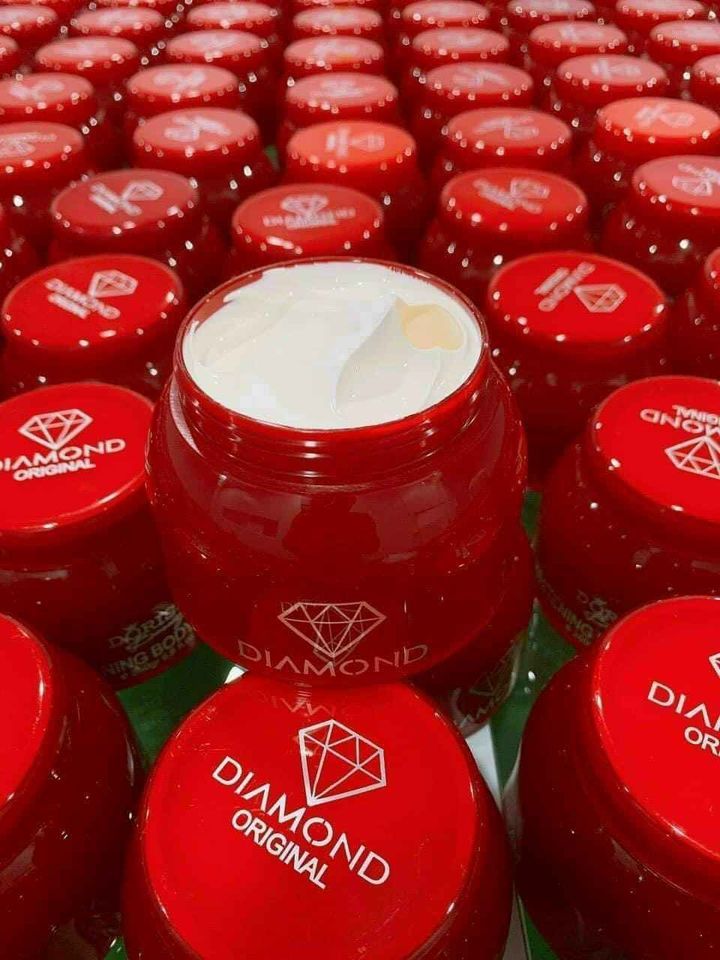 Kem body trắng da Diamond đỏ 