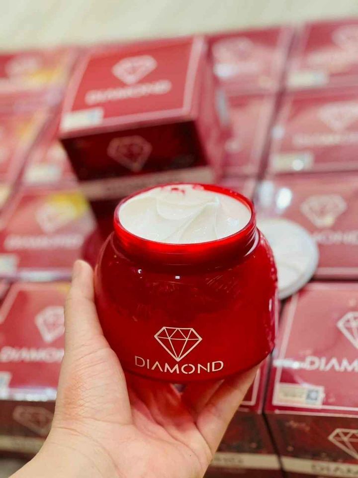 Kem body trắng da Diamond đỏ 