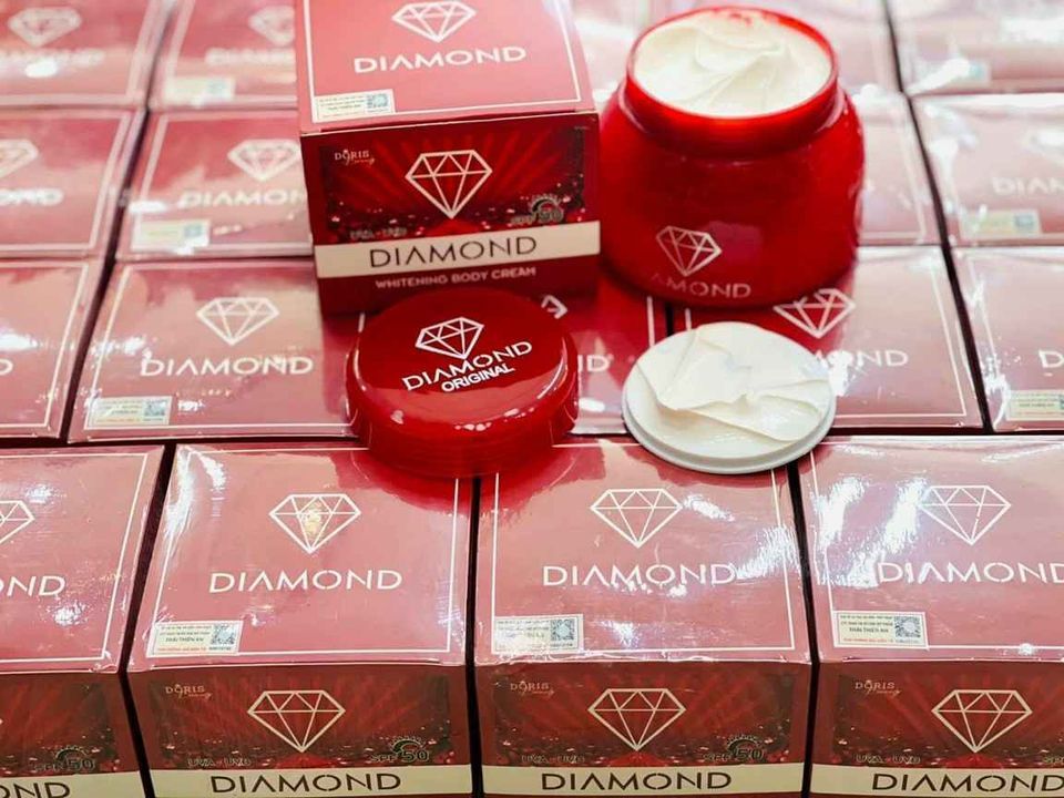 Kem body trắng da Diamond đỏ 