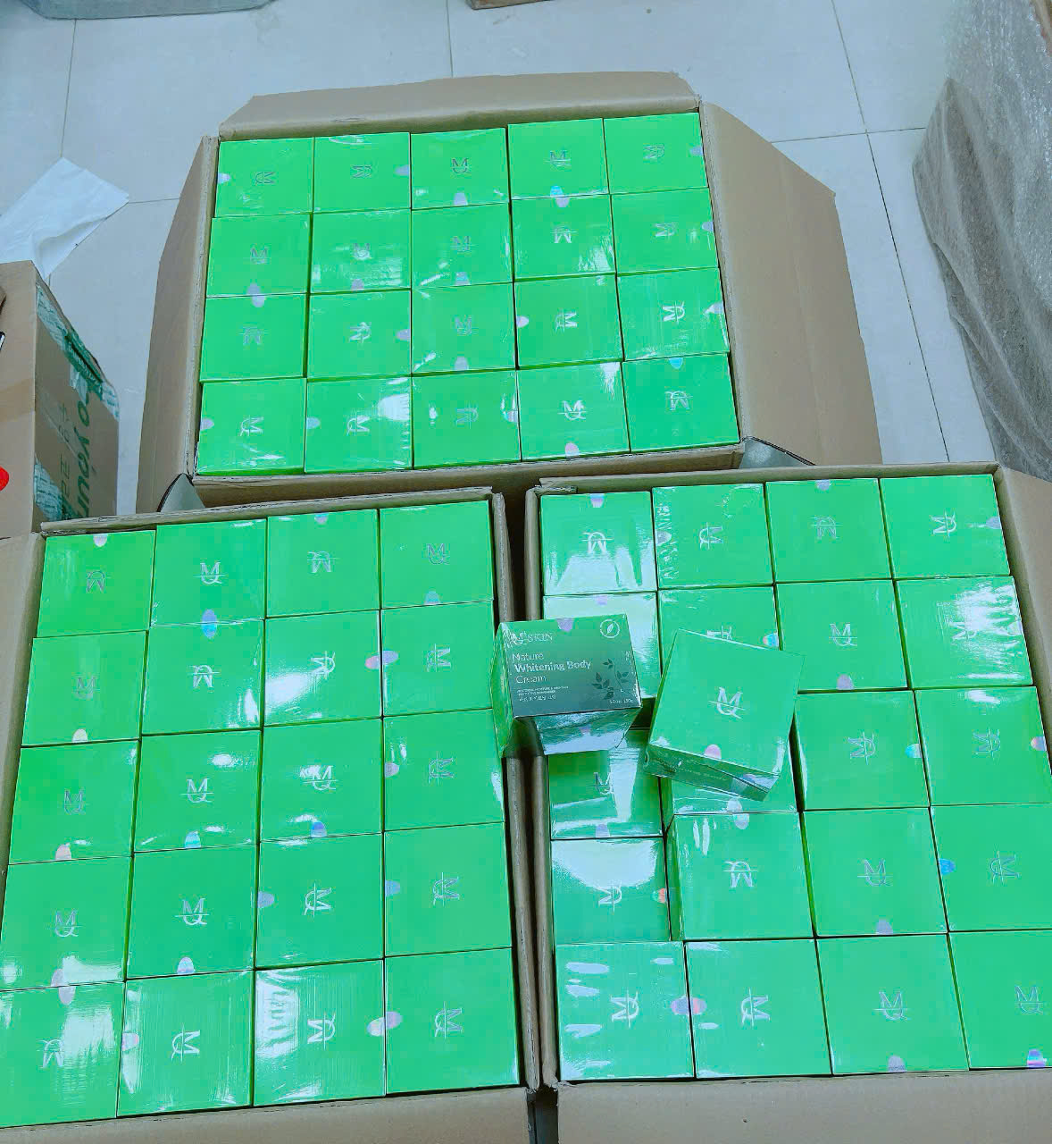 14590_z7212461928573-a248d4dea71d7f7221ac77a984ce02e4_20251111150918.png Kem Body Diệp Lục MQ Skin - 8936117150043