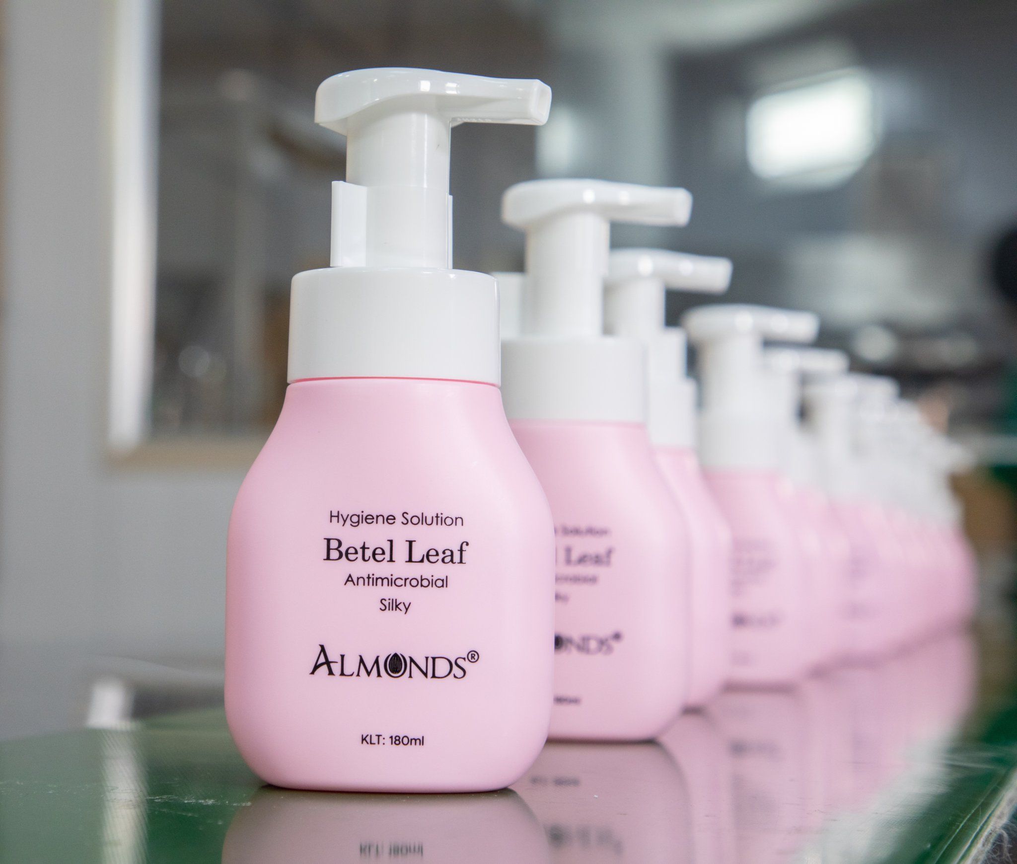 Dung dịch vệ sinh phụ nữ lá trầu Almonds chính hãng Dung dịch vệ sinh phụ nữ lá trầu Almonds chính hãng