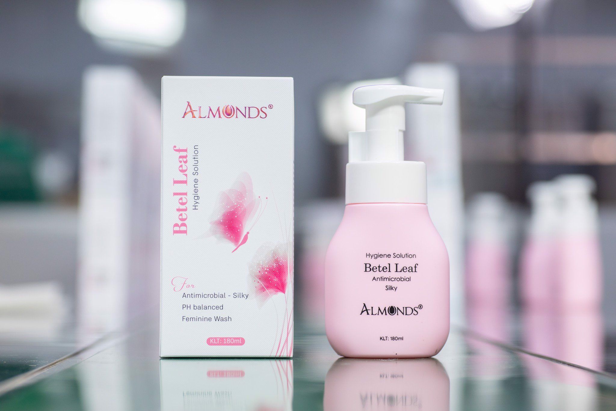 Dung dịch vệ sinh phụ nữ lá trầu Almonds chính hãng Dung dịch vệ sinh phụ nữ lá trầu Almonds chính hãng