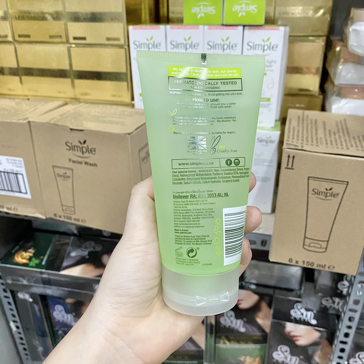 15461-z2776078259564-2aefa130196cac98392c9a7be809d04a-3.jpg Sữa Rửa Mặt Simple Kind To Skin Refreshing Facial Wash Ge 150ml - 5011451103863