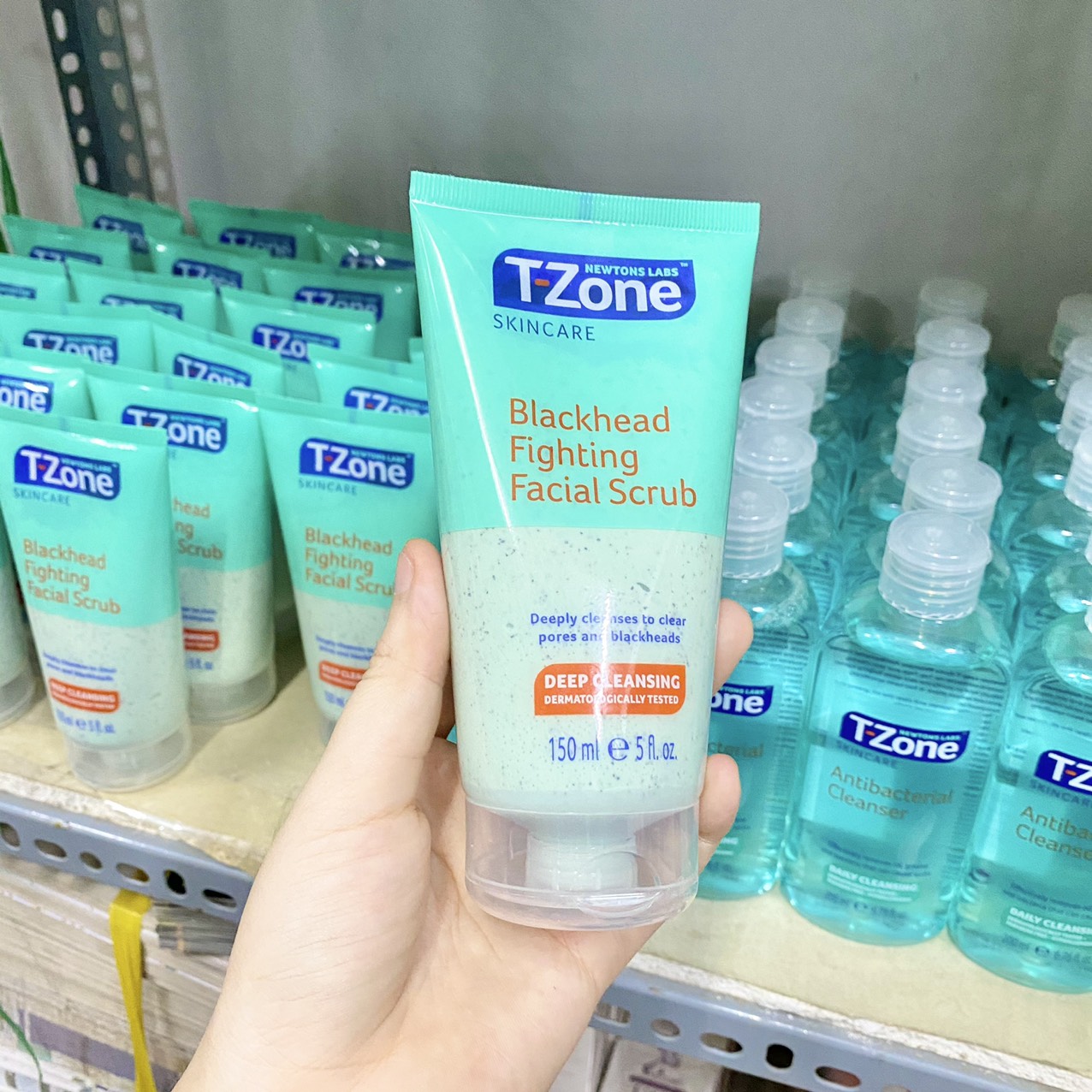 15492-z2819547121299-0922b2554b22935adbe072aad261d5d6.jpg Tẩy Tế Bào chết T-zone giảm mụn đầu đen Blackhead Fighting Facial Scrub 150ml chính hãng - 5012368013047