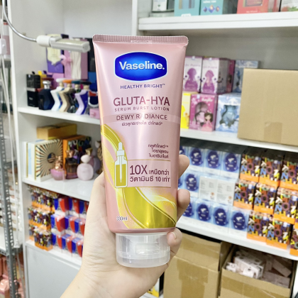 16317_featured_16317-z3283618319443-ebeb53c025eb56560f097d9da5fd7998-1_20240724154108 Sữa Dưỡng Thể Vaseline 10X Màu Hồng 330ml (Hàng nhập khẩu có tem phụ)