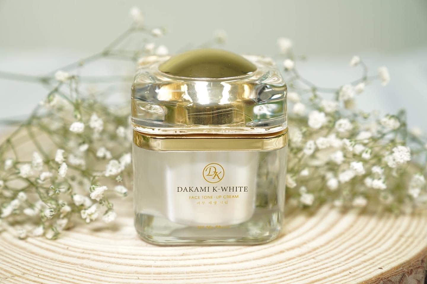 Kem Dakami K White Ban Ngày 3 In 1