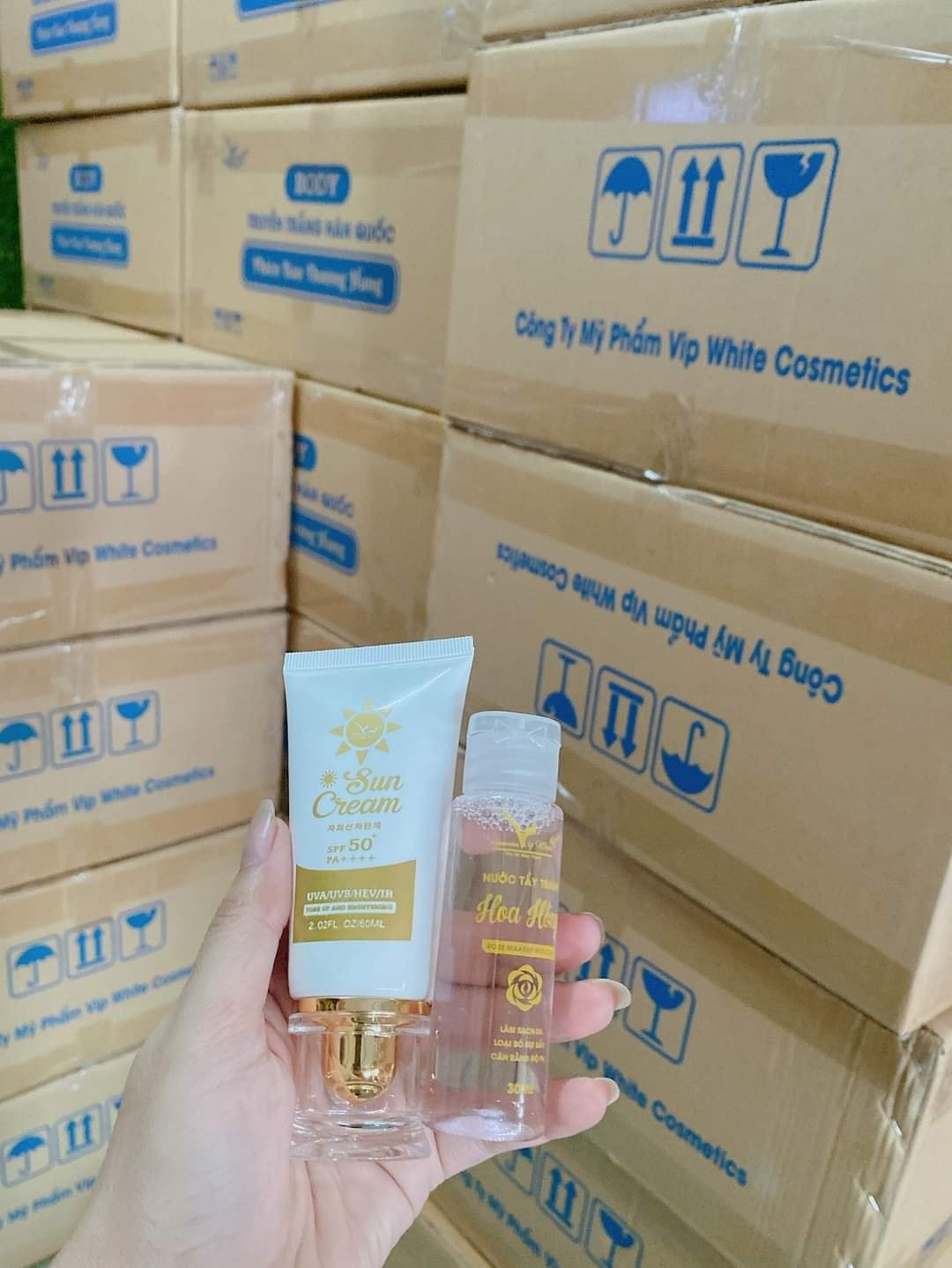 17760-300782619-177603901427351-2547682752270183585-n-6.jpg Kem Chống Nắng VIP White (Tặng 1 bịt sữa rửa mặt) - 8938521762317