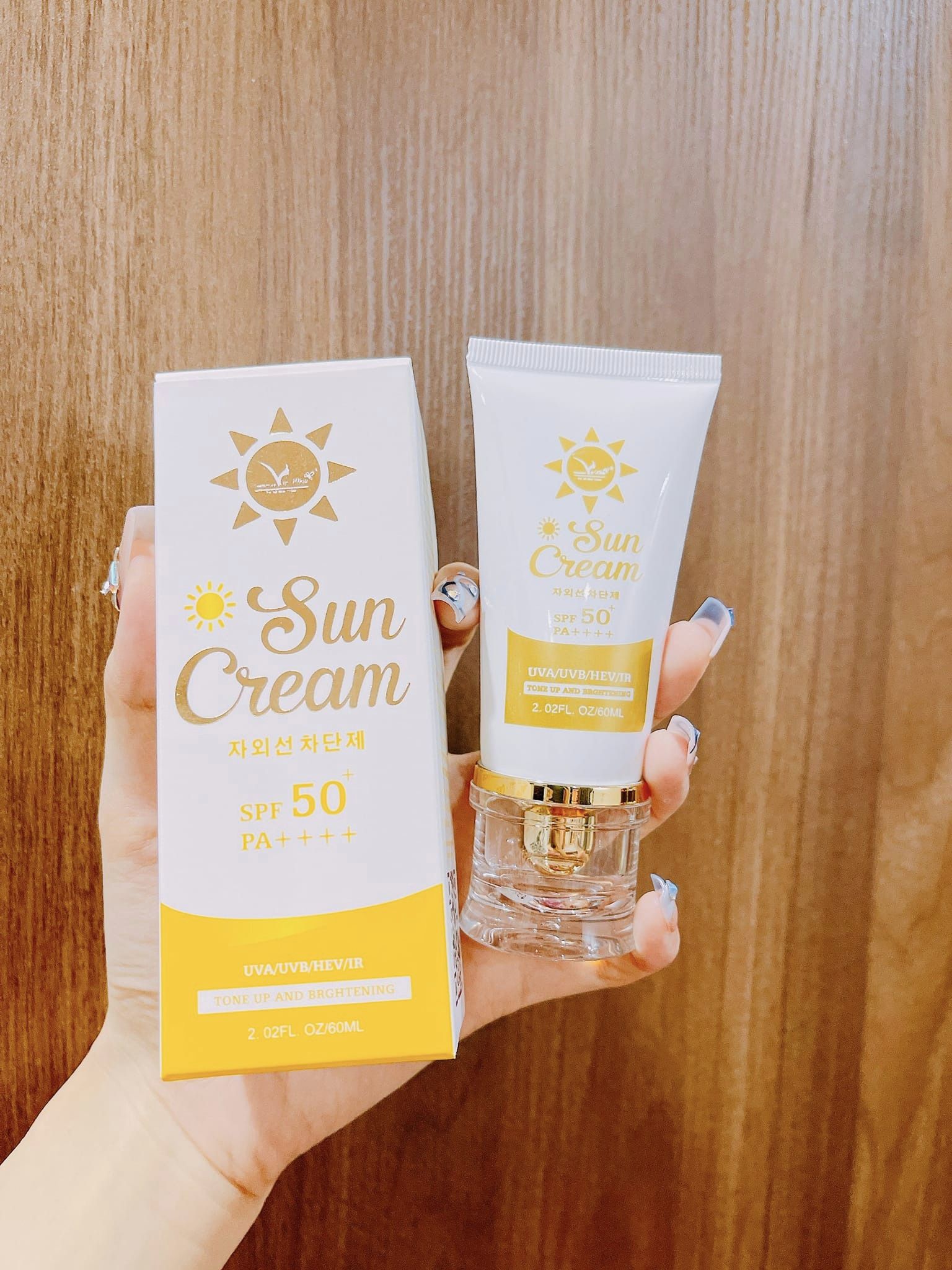 17760-305937824-4054390848119822-3909688497207537782-n-6.jpg Kem Chống Nắng VIP White (Tặng 1 bịt sữa rửa mặt) - 8938521762317