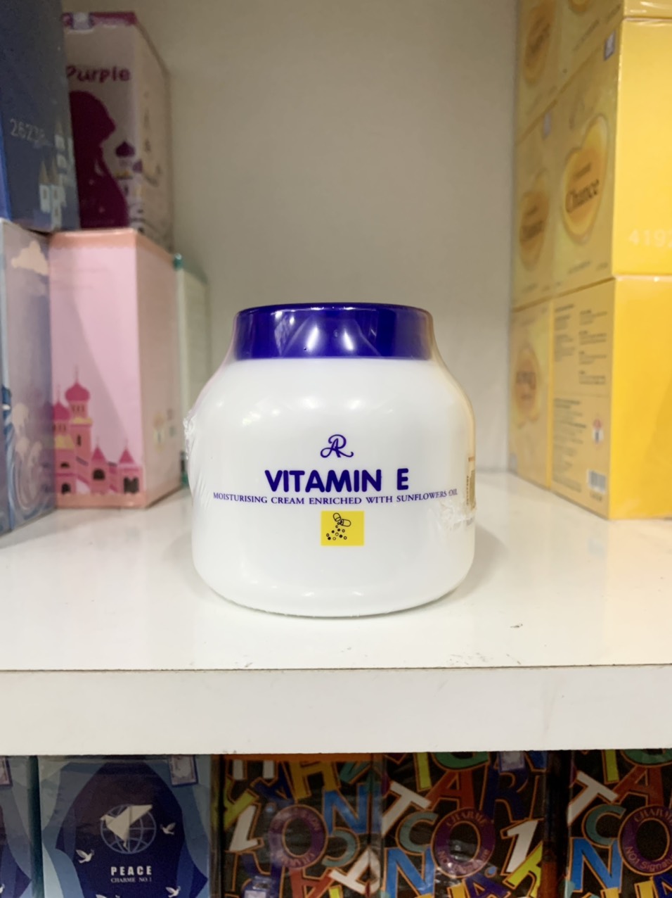 Kem Dưỡng Ẩm Vitamin E Thái Lan: Bí Quyết Làn Da Mịn Màng Khỏe Mạnh