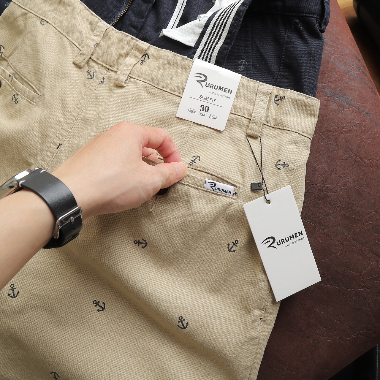 Quần Short Kaki Nam Cao Cấp In Logo Mũi Neo Quần Short Kaki Nam Cao Cấp In Logo Mũi Neo