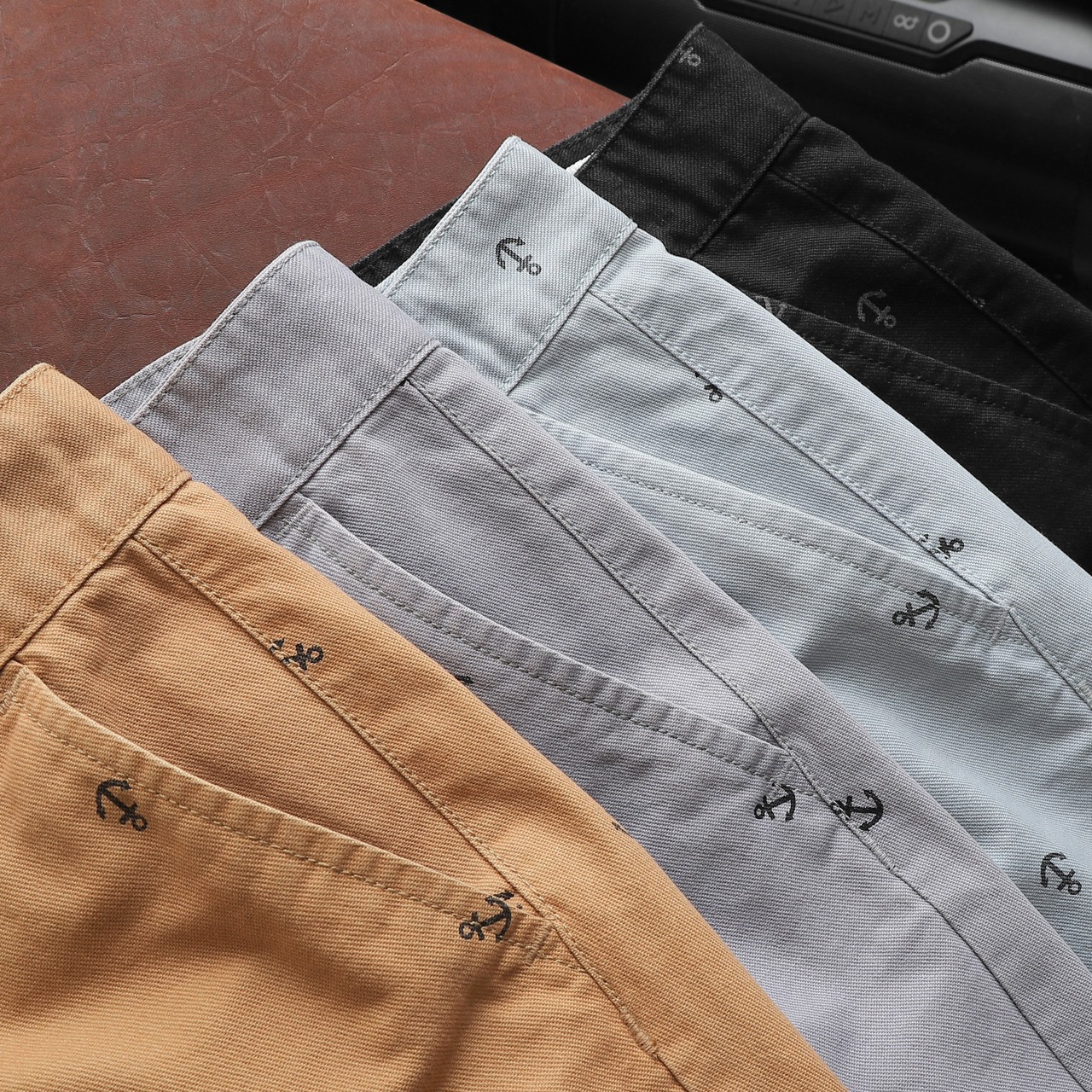 Quần Short Kaki Nam Cao Cấp In Logo Mũi Neo Quần Short Kaki Nam Cao Cấp In Logo Mũi Neo