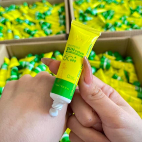 Kem Chống Nắng Rễ Sâm Nicos Beauty Mini