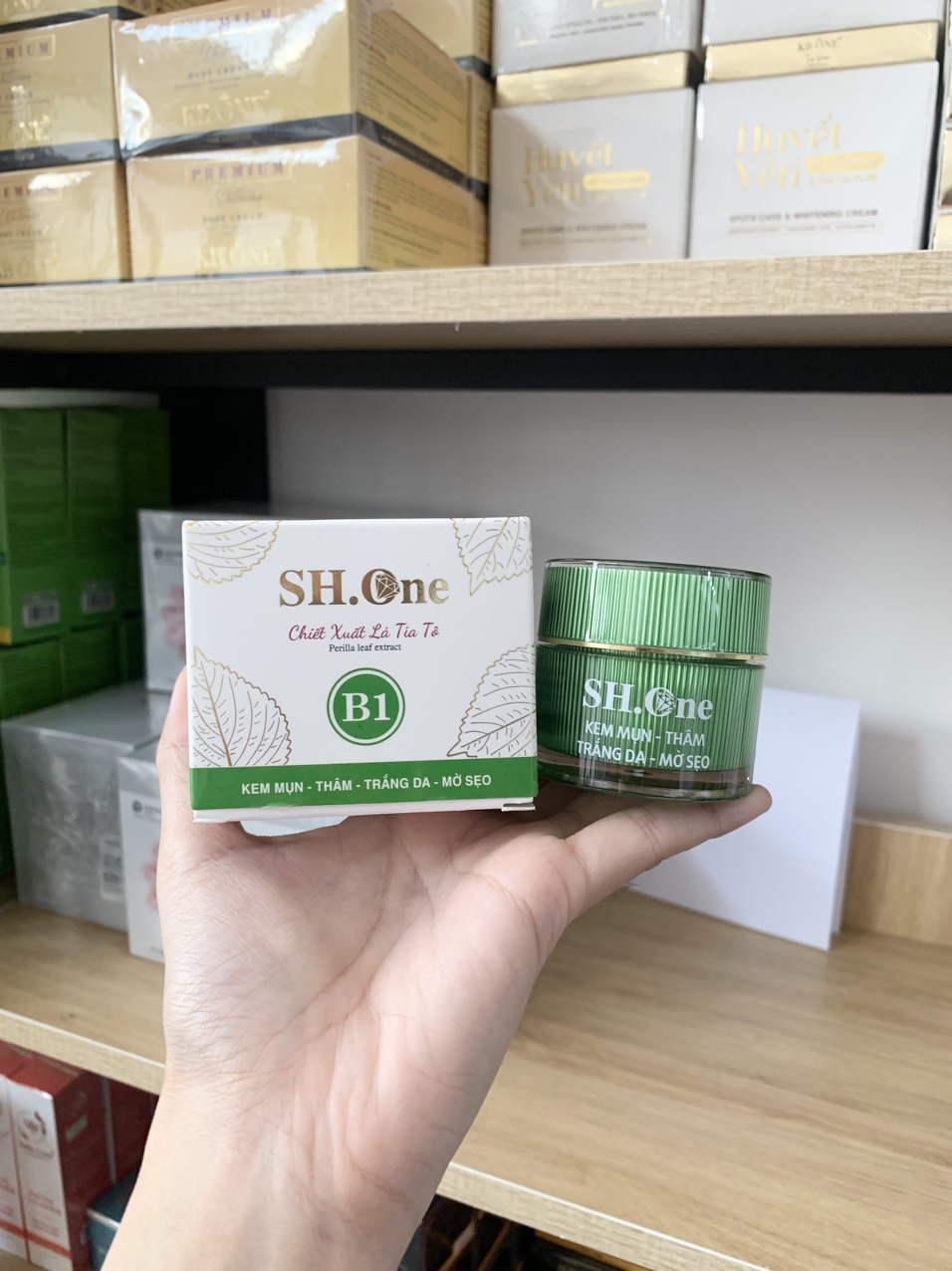 19884-z4432057188778-6b58378568c313eb3a38efc3d22f3414-2.jpg Kem Face Mụn Thâm B1 SH One Xanh Chiết Xuất Lá Tía Tô - FACEXANHB1