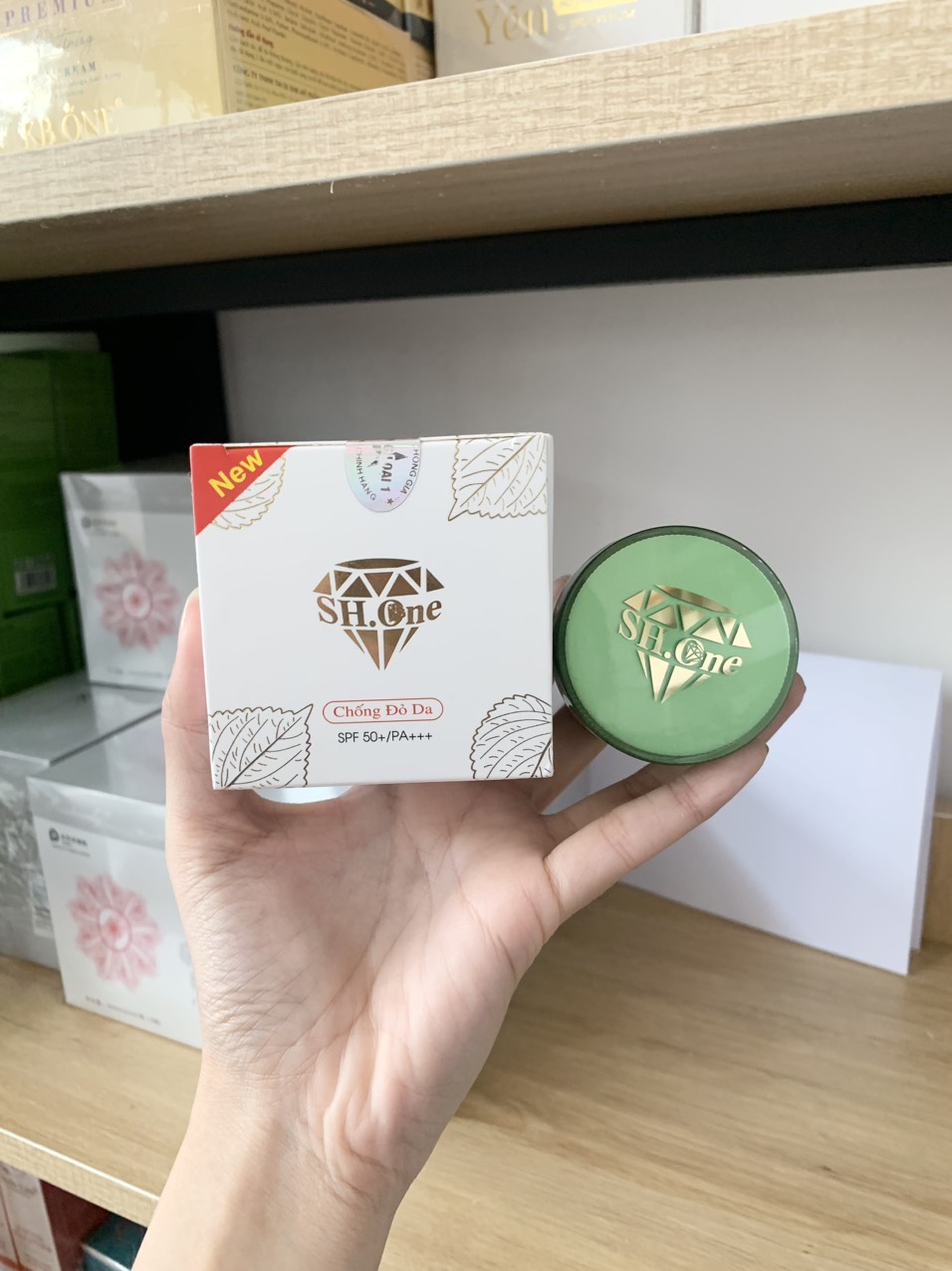 19884-z4432057193082-89537fd56b7bcecd037cd7cff4f87350-2.jpg Kem Face Mụn Thâm B1 SH One Xanh Chiết Xuất Lá Tía Tô - FACEXANHB1