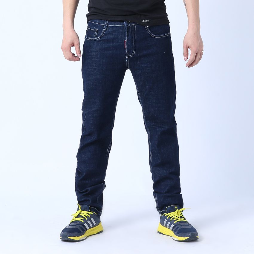  Chất liệu jeans mang đến cảm giác khỏe khoắn, năng động nên nhiều chàng trai đã tận dụng