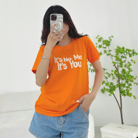Áo thun thái nữ màu cam form suông cổ tròn in chữ it no me - AG1200