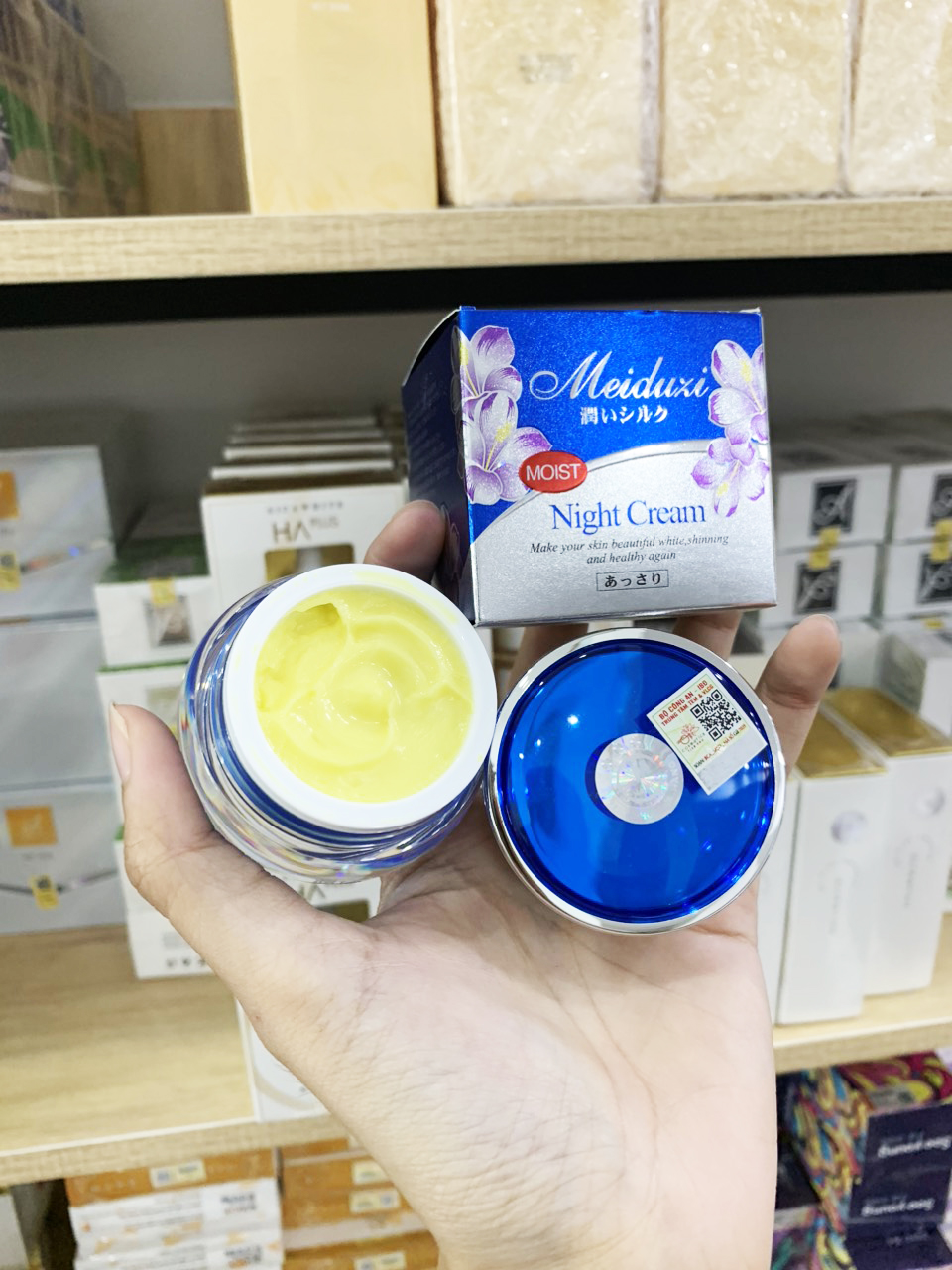 21248-z4697932919005-1a8313e7bf666d20e8fefa31ebd225cb-1.jpg Kem Meiduzi Xanh Ban Đêm Tem Vuông - MEIDUZIXANHV