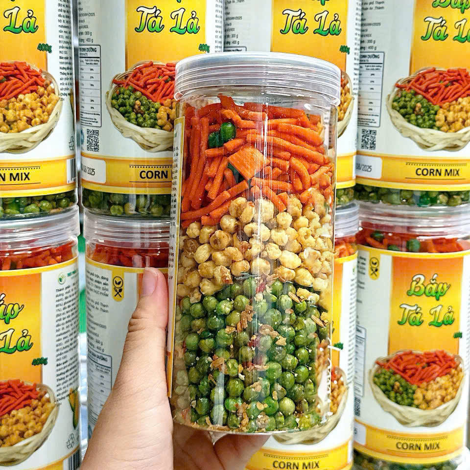 22536_z7208691979752-50bc51305e2099e85793c5de01539fa8_20251110155943-1.png Bắp Tá Lả (Đậu hà lan - bim bim que - bắp mắm) Thơm Ngon 400g Hộp - BTL