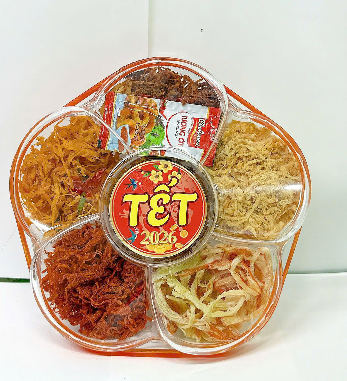 22746_z7169917409673-b523cdfb787ceb9b6a5b04f9130374af_20251111200555.png Hộp Quà Tết Set Khô Lục Vị 500g - Hộp Bông Mai Hộp Quà Tết 2026 - 8936208933685
