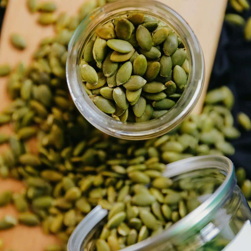 23084_z6025422070498-2752f0bbdfd93b4874f45bd905703882_20241112172731-5.jpg Hộp Quà Tết Hạt Bí Xanh Sấy Mộc Thơm Ngon 500g - Hộp Sun Khía Hộp Quà Tết 2026 - HBXHK