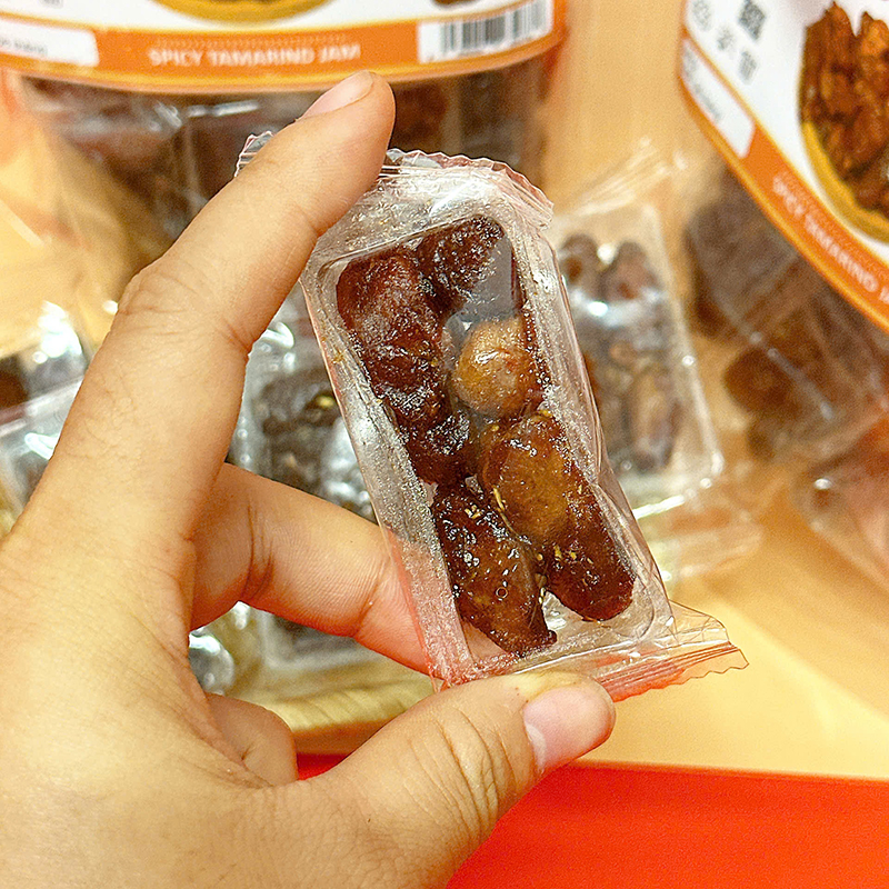 23379_z6125807954060-6ac5b2ec1ba171f518c9f7dc3a7f1329_20241214155950-4.jpg Mứt Me Thái Cay Túi Zip 300g - MMCCTZ