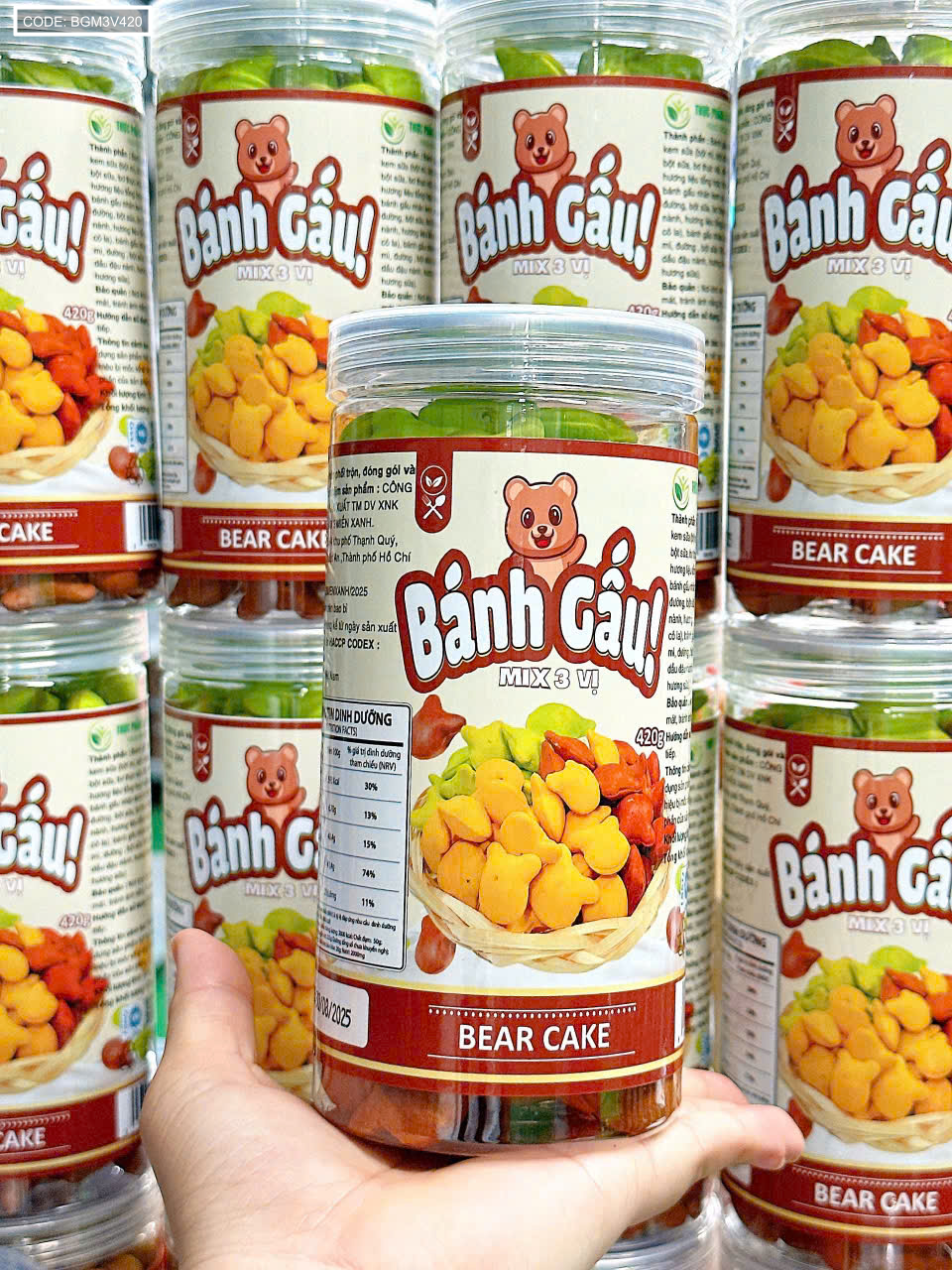 23449_z7208806708895-d66709aecdd55bde2863e45dae082a15_20251110152134-4.png Bánh Gấu Mix 3 Vị Thơm Ngon Hộp Pet 420g (Chùm Ngây- Socola - Truyền Thống) Hộp - BGM3V420