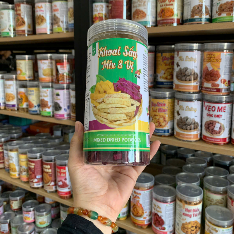 23645_101_20251203170055-2.png Khoai Sấy Mix 3 Vị Thơm Ngon 300g Hộp - 8936208930936