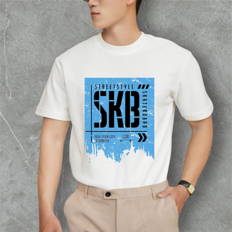 Áo Thun Nam Cổ Tròn Rurumen Màu Trắng In Logo Chữ SKB (Có size 4x) Áo Thun Nam Cổ Tròn Rurumen Màu Trắng In Logo Chữ SKB (Có size 4x)