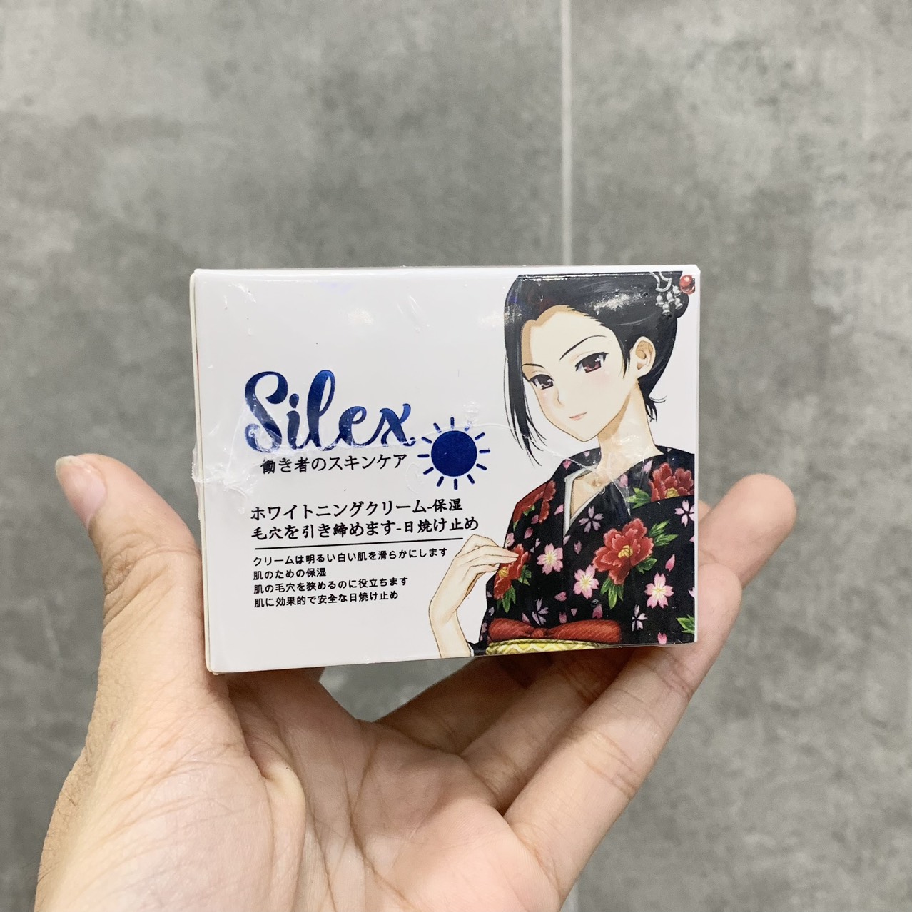 23726-z5264506644103-525247570f2ae4a7135ad82030d3a039-1.jpg Combo Kem Face Silex Ngày Đêm 10g/Hộp - CBFACESILEX