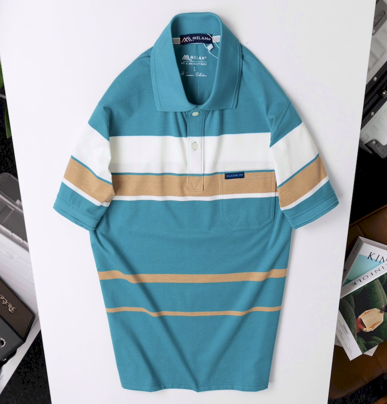 23822_z5296099613781-de88f093e872ec5404be8ad316ab8ac6_20240331030948-1.png Áo Thun Sọc Nam Trung Niên Phối Sọc Màu Cổ Bẻ Có Túi Thun Cotton (Có size 3x) - AS055